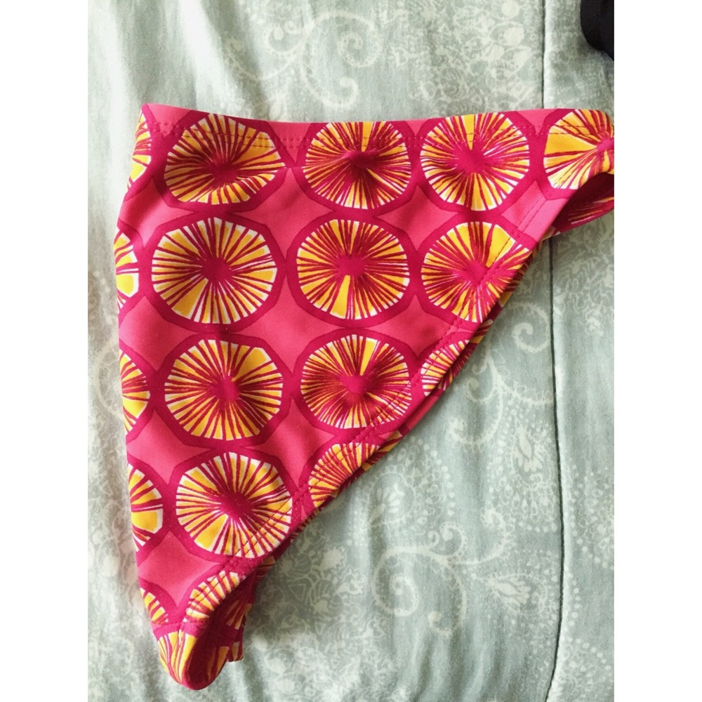 “Citrus” printed bikini bottoms!